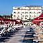 Hotel Soraya - Spiaggia Sawasdee with Beach, Restaurant & Parking