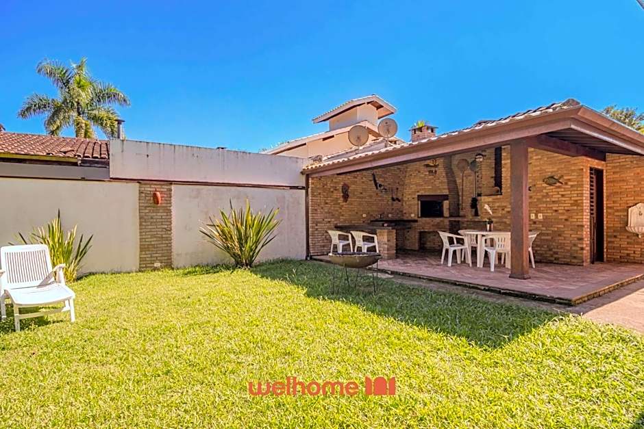 Casa em Ubatuba com área gourmet e acesso a rio