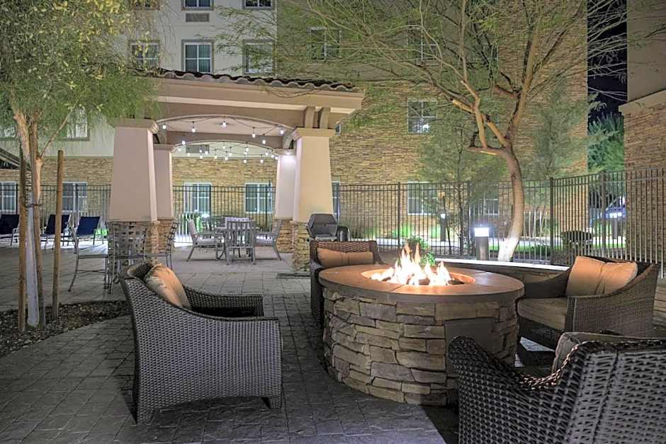 Holiday Inn Express and Suites Gilbert - East Mesa By IHG