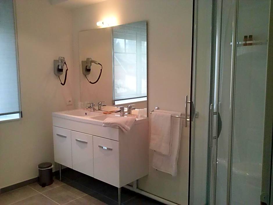 LOGIS - Hôtel Restaurant Du Canard