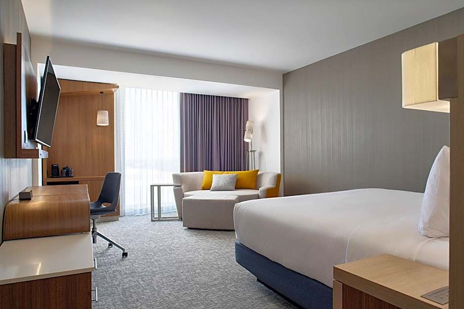 Photo 1 of 4 of Standard 1 King Bed Guestroom, City View