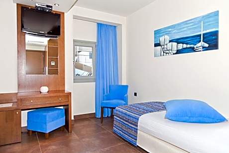 Triple Room with City & Castle View