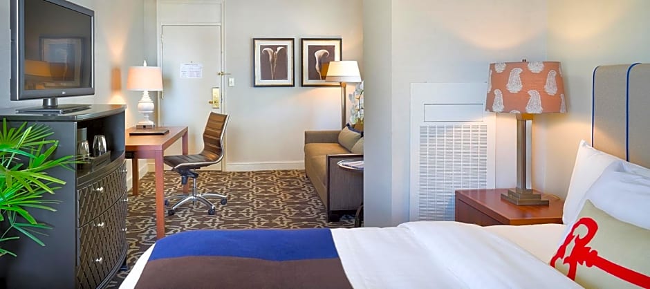 Hotel Phillips Kansas City Curio Collection by Hilton