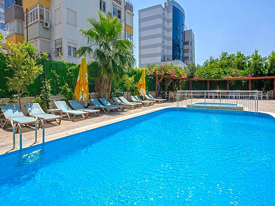 Citrus Luna Suite Hotel