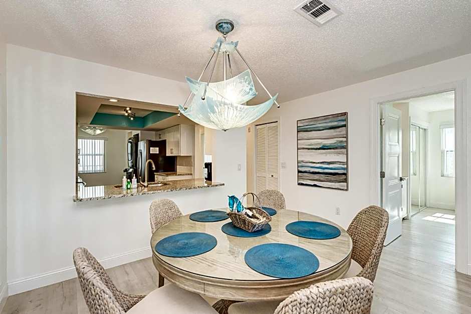 Absolute Anna Maria-Private Beach Access-Heated Pool-Water Views From Every Room