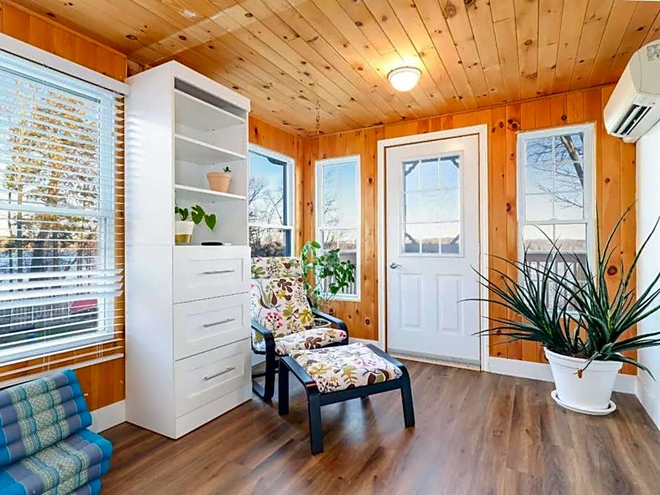 Cozy family waterfront retreat recently renovated