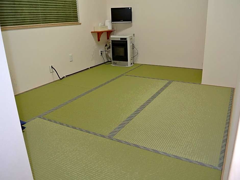 Foto 1 di 12 di Single Japanese-Style Room with Shared Bathroom