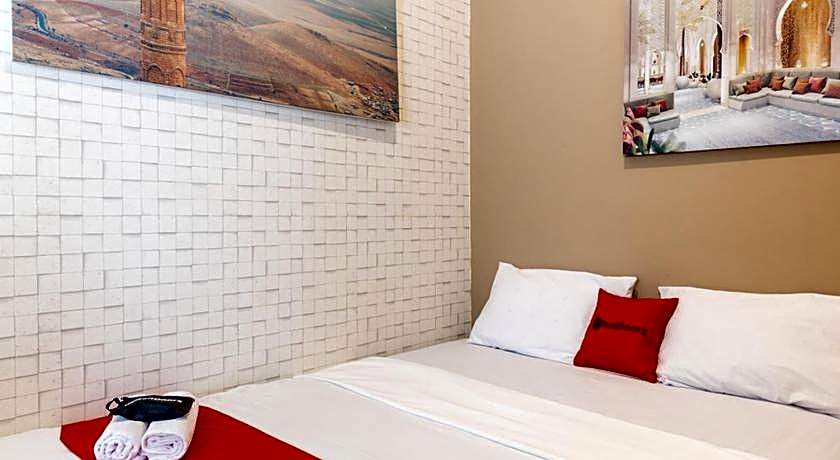 RedDoorz near Alun Alun Kudus 2