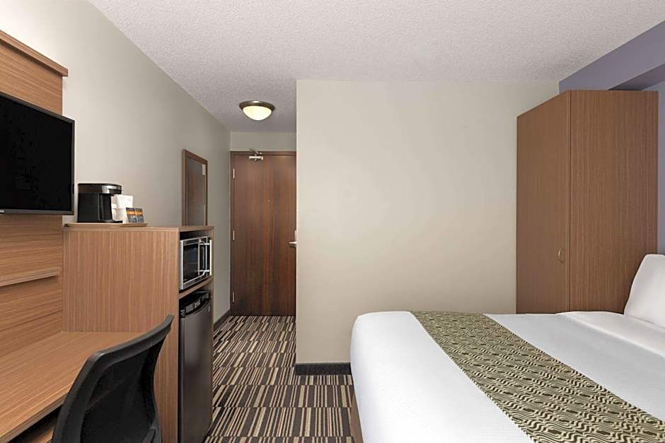 Microtel Inn & Suites By Wyndham Kirkland Lake