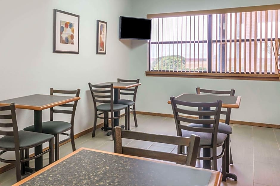Knights Inn - Slaton