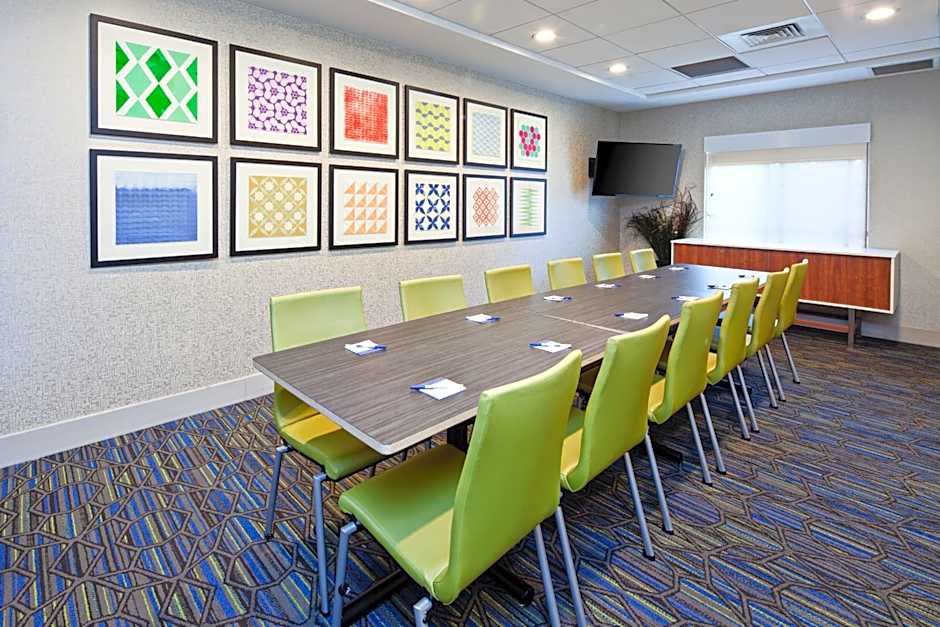 Holiday Inn Express & Suites Clovis Fresno Area By IHG