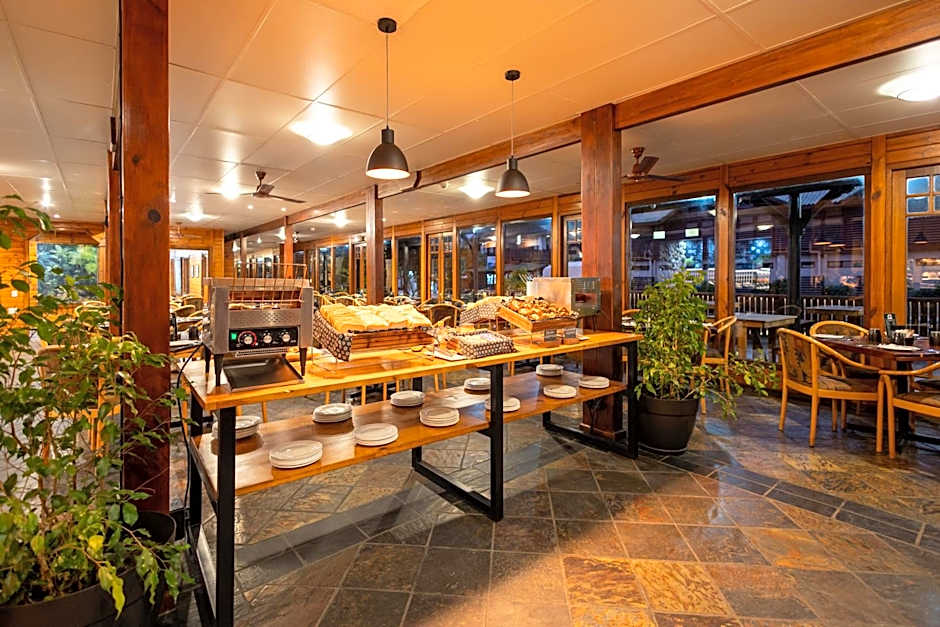 Knysna Log-Inn Hotel