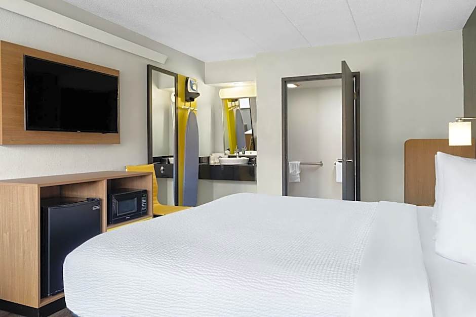 Days Inn by Wyndham Columbus Worthington