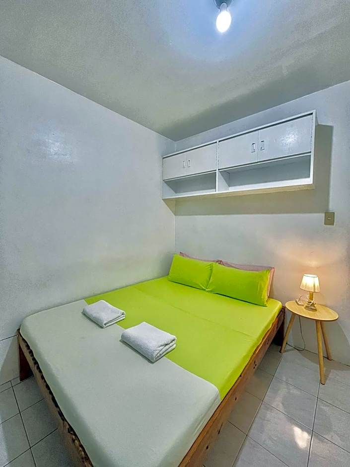 Nomads MNL Backpackers Homestay - near Airport