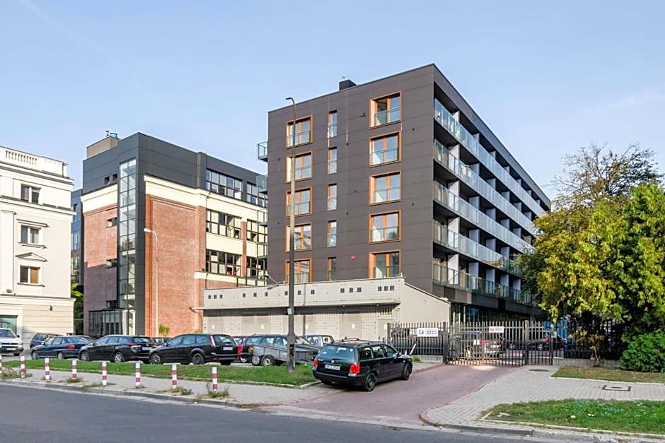 Aparthotel Pawia Deluxe- 10 min to center, self check-in, optional breakfest, parking on the street