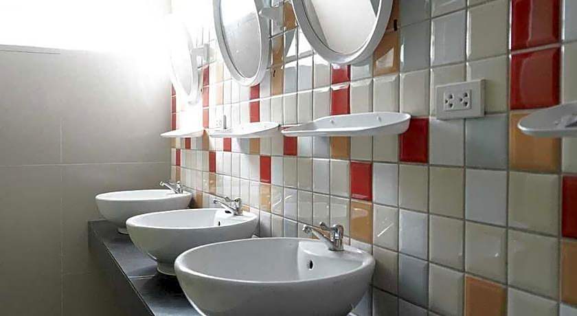 RQ Bangkok Sukhumvit 50 by Collection O