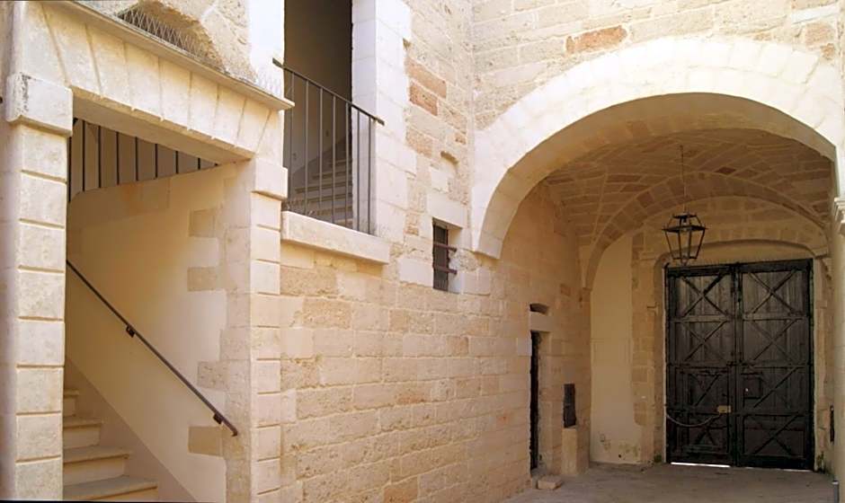 Palazzo de Carlo e il parco dei 7 pozzi