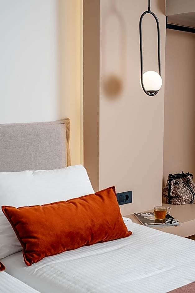 The City Hotel & Suites