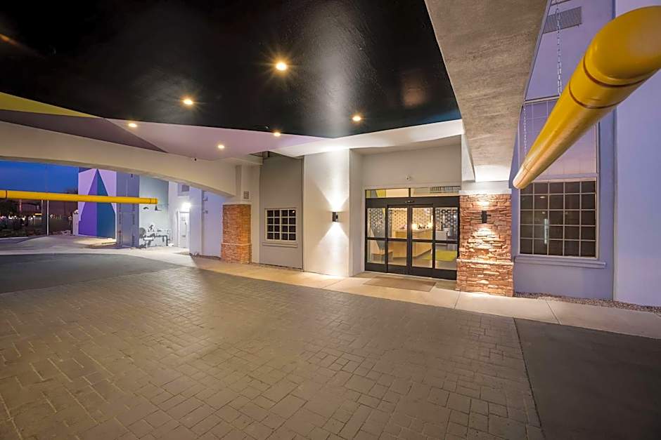 Spark by Hilton Glendale Peoria Phoenix North