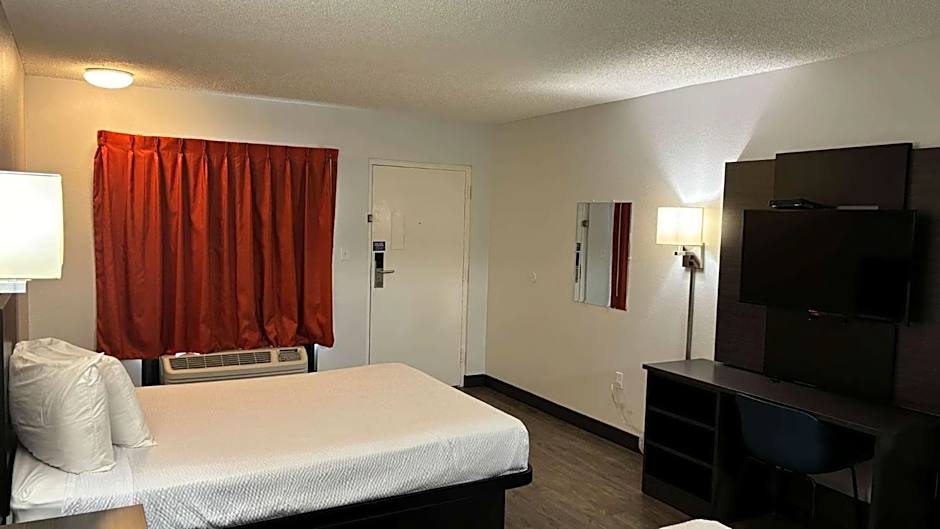 Motel 6-Macclenny, FL
