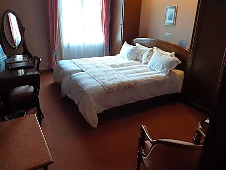 Classic Double or Twin Room with Mountain View