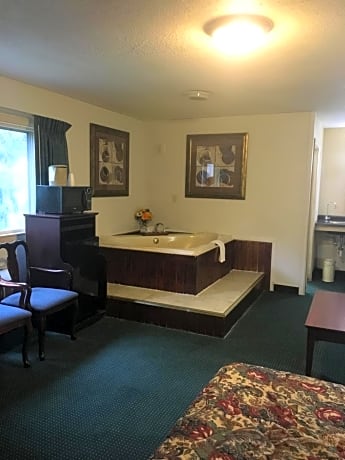 Suite with Hot Tub