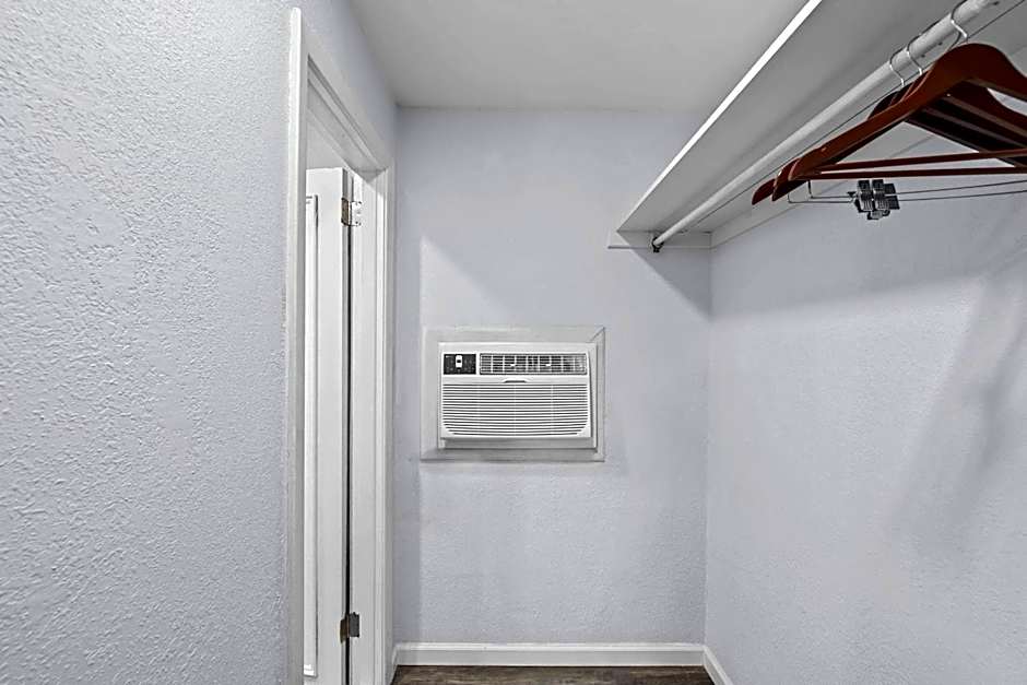 Suburban Studios Newport News - Hampton