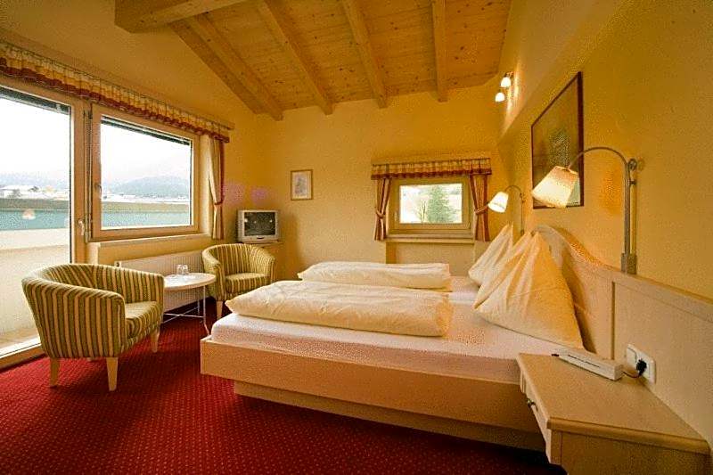 Photo 1 of 7 of Double Room