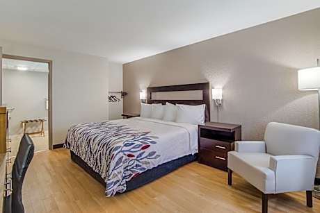 Superior King Room Disability Access Roll-ln Shower Non-Smoking