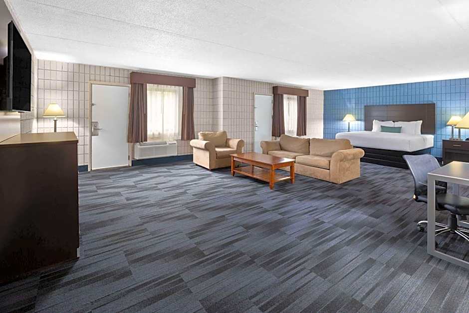 Baymont Inn and Suites by Wyndham Farmington, MO