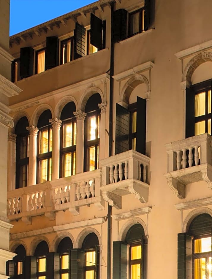 Eight Venezia