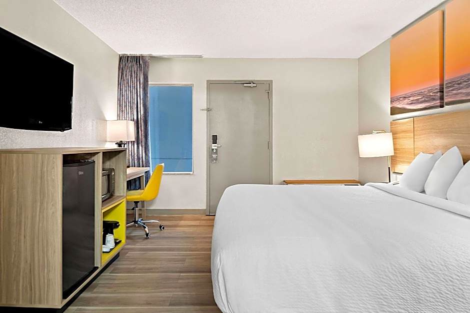 Days Inn & Suites by Wyndham Warren