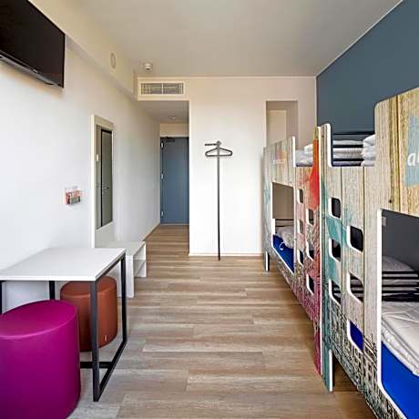 Bed in 6-Bed Mixed Dormitory Room