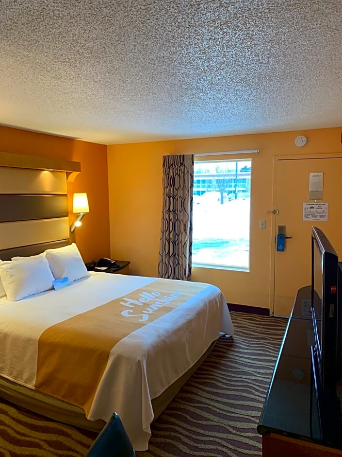 Days Inn & Suites by Wyndham Albany