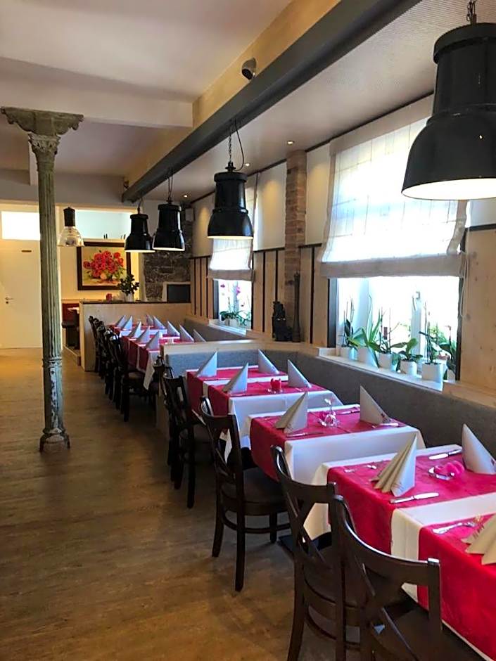 ZUM BAHNHÖFLE Restaurant & Hotel - Albbruck Am Rhein
