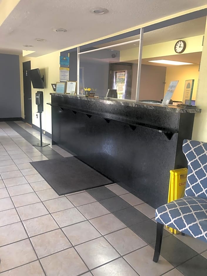 Days Inn by Wyndham Lake City I-10