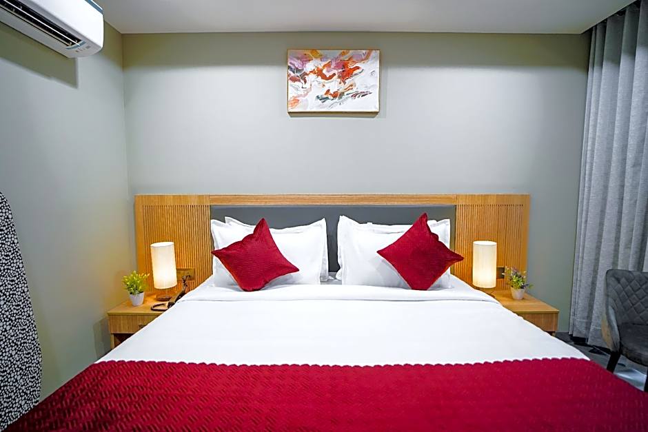 Saltstayz Select - Golf Course Road & Sector 57