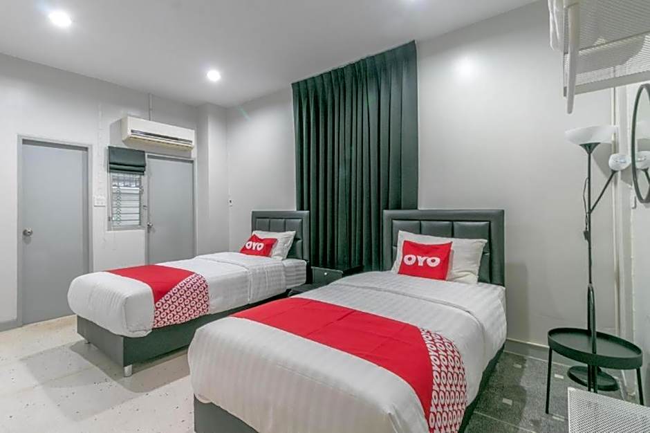 OYO 818 Suksomboon Residence