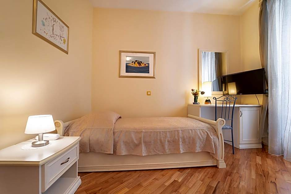 Hotel Peristil