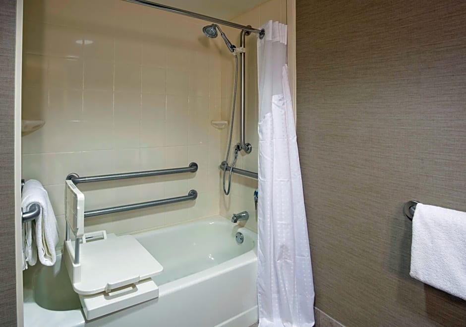 Holiday Inn Express & Suites Bloomington West By IHG