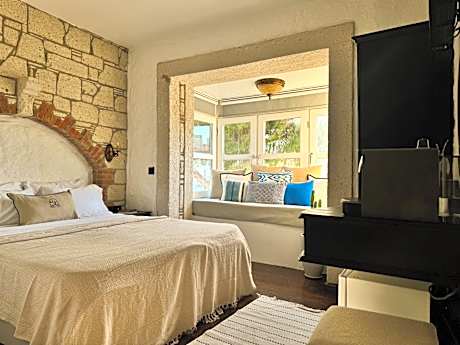 Queen Room with Garden View