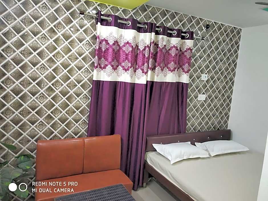 New Hotel Yatri Niwas – Varanasi, VA