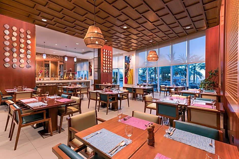 Crowne Plaza Muscat OCEC By IHG
