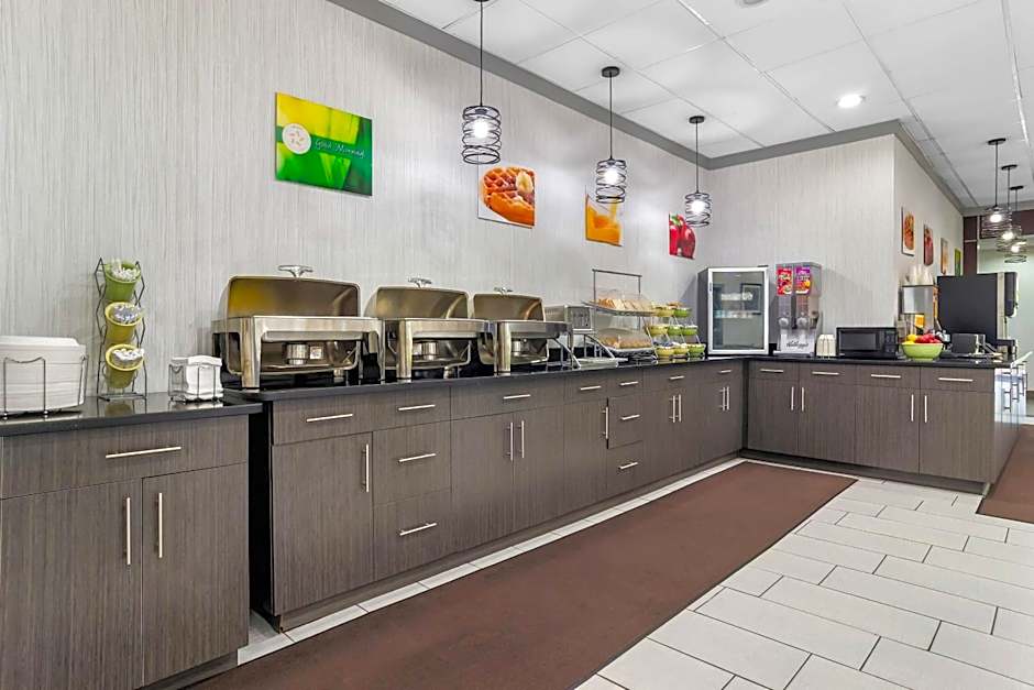 Quality Inn & Suites Greenville - Haywood Mall