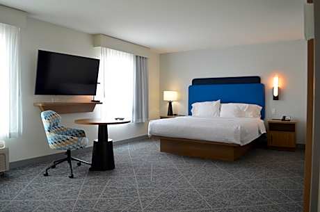 King Room with Accessible Tub - Mobility and Hearing Access/Non-Smoking