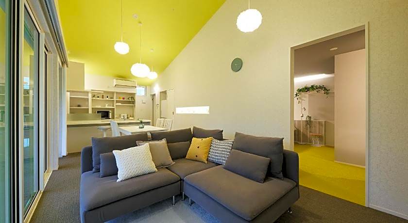 Holiday House Green Garden