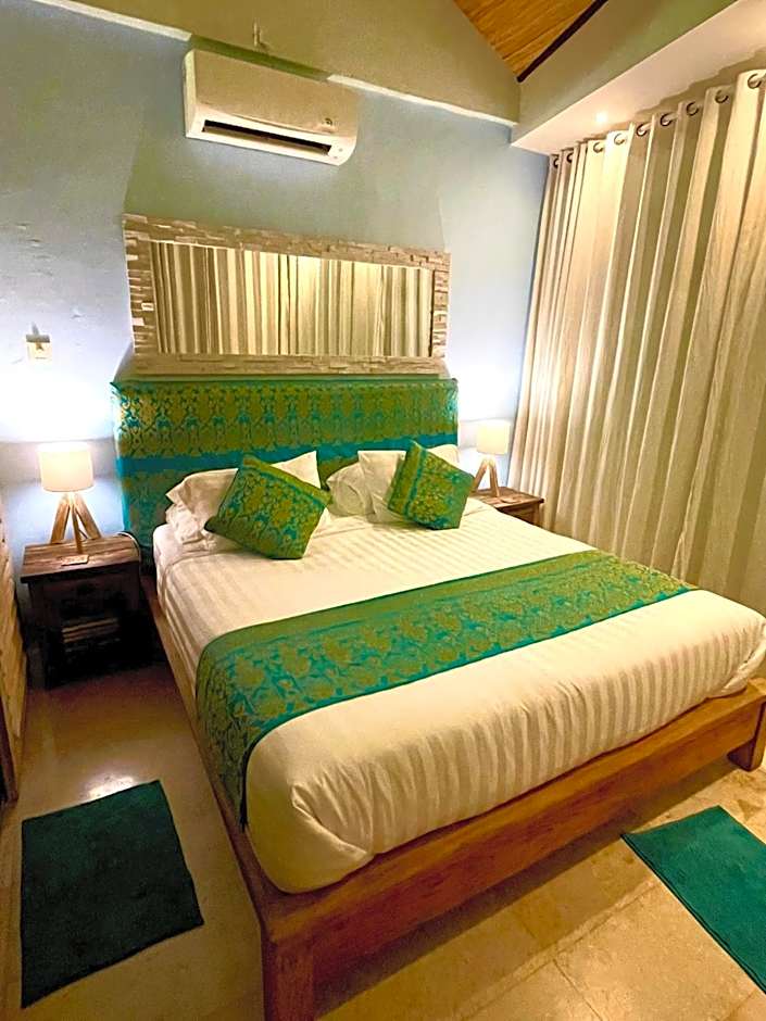 Ocean Suite By A&J - Exceptional Beachfront Apartment - Candidasa