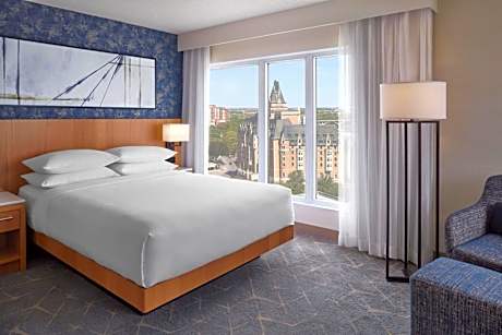 Guest room, 1 Queen, River view, Corner room