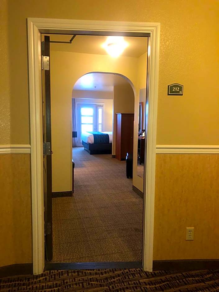 Photo 1 of 5 of 1 King Bed Suite, Accessible