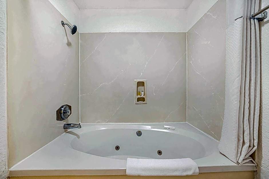 Super 8 by Wyndham Auburn